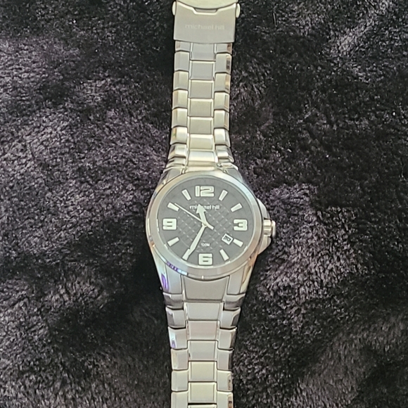 NWOT Michael Hill Stainless Steel Men's watch. Worn twice - Picture 3 of 7